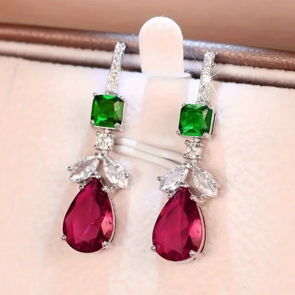 NEW! Elegant Green and Red Drop Earrings. A5-159 - Picture 6 of 6